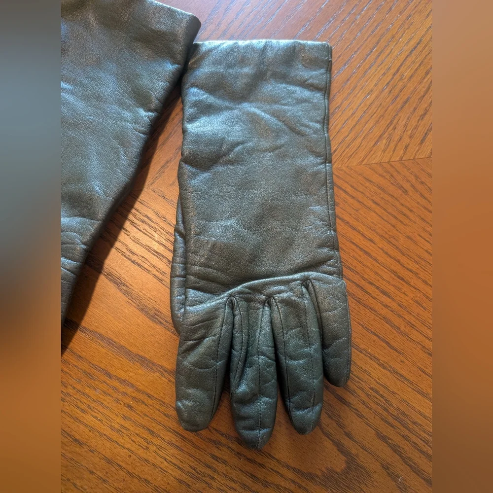 1950's Vintage Elegant Olive Green Leather Gloves With 100% Cashmere Interior